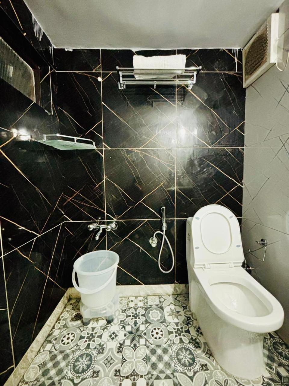 Hotel Amar Массури Экстерьер фото