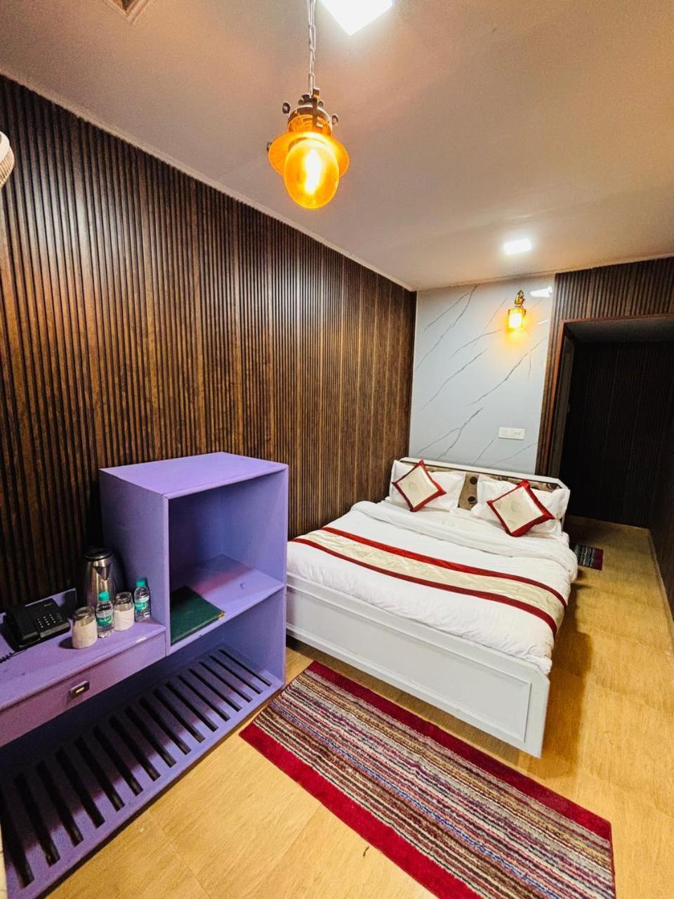 Hotel Amar Массури Экстерьер фото