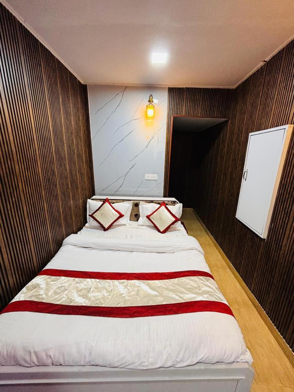 Hotel Amar Массури Экстерьер фото