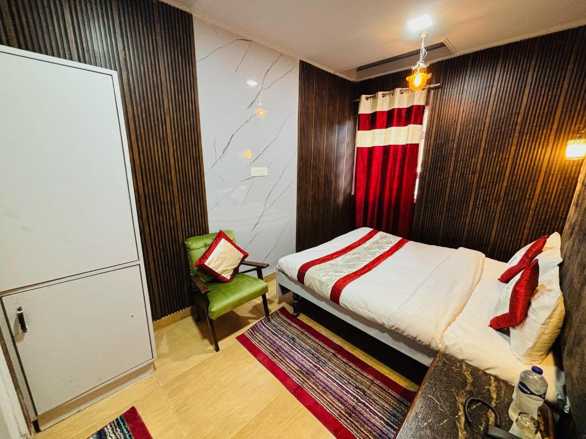 Hotel Amar Массури Экстерьер фото
