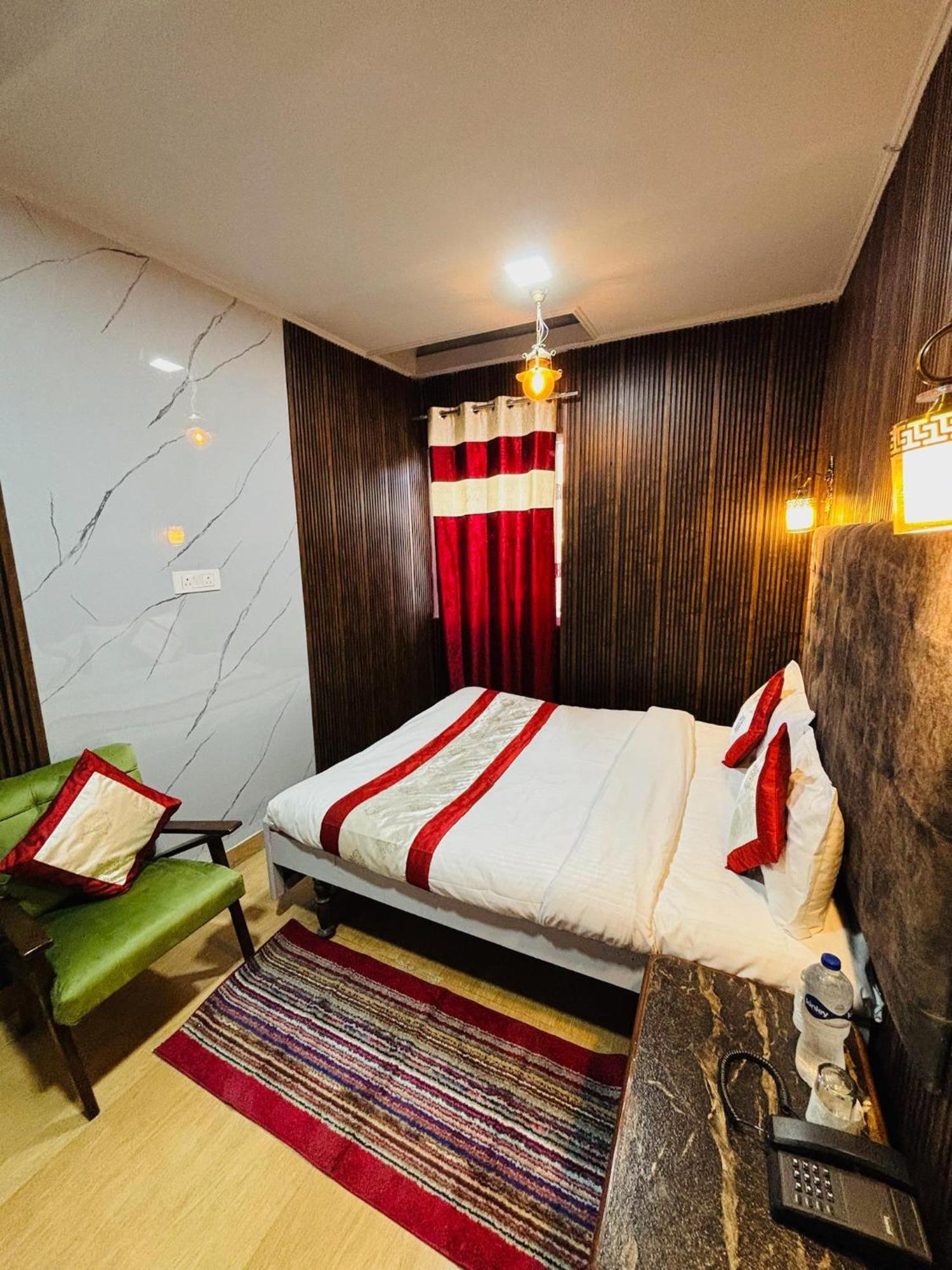 Hotel Amar Массури Экстерьер фото